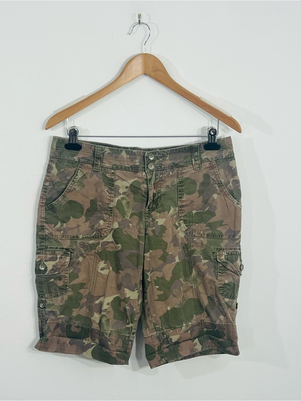 Sonoma Life + Style Modern Bermuda Camo Cargo Shorts Mid Rise Stretch Size 8